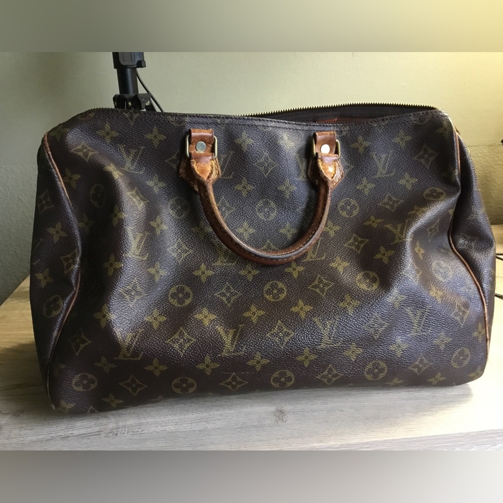Louis Vuitton Monogram Speedy 35